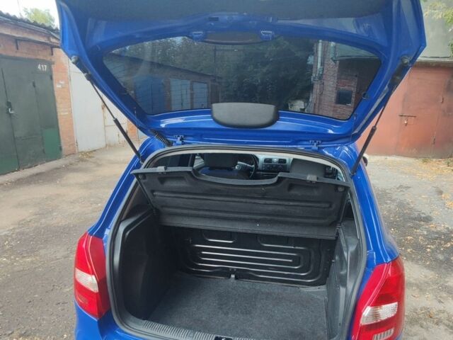 Синий Шкода Фабия, объемом двигателя 1.4 л и пробегом 254 тыс. км за 5400 $, фото 13 на Automoto.ua