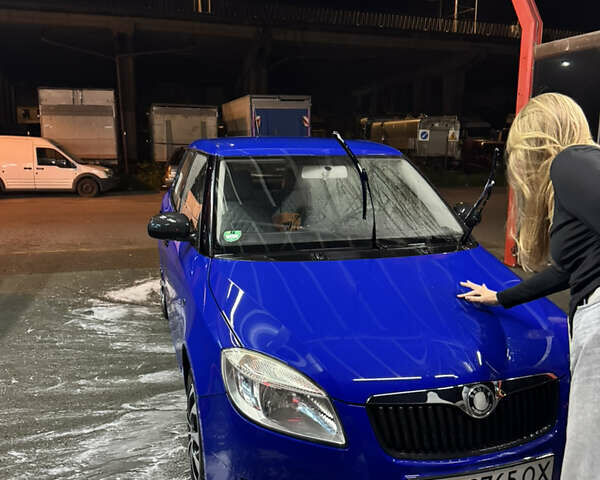 Синий Шкода Фабия, объемом двигателя 1.2 л и пробегом 188 тыс. км за 5000 $, фото 1 на Automoto.ua