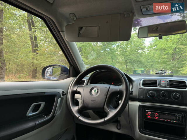 Синій Шкода Фабія, об'ємом двигуна 1.39 л та пробігом 329 тис. км за 4600 $, фото 16 на Automoto.ua