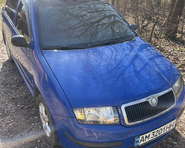 Синий Шкода Фабия, объемом двигателя 1.2 л и пробегом 160 тыс. км за 3700 $, фото 1 на Automoto.ua