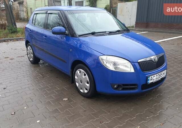 Синий Шкода Фабия, объемом двигателя 1.2 л и пробегом 252 тыс. км за 4500 $, фото 4 на Automoto.ua