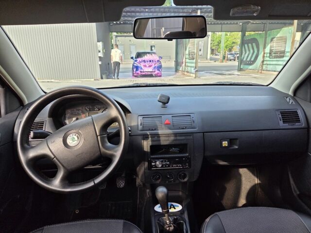 Синий Шкода Фабия, объемом двигателя 1.2 л и пробегом 228 тыс. км за 2700 $, фото 4 на Automoto.ua