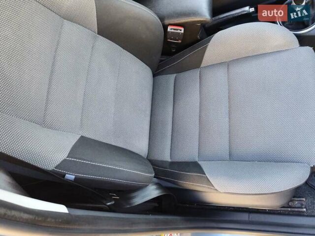 Синий Шкода Фабия, объемом двигателя 1.39 л и пробегом 249 тыс. км за 4500 $, фото 31 на Automoto.ua