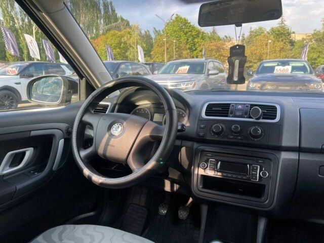 Синий Шкода Фабия, объемом двигателя 1.4 л и пробегом 201 тыс. км за 5400 $, фото 16 на Automoto.ua