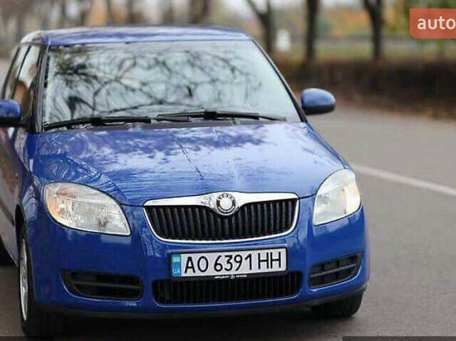 Синий Шкода Фабия, объемом двигателя 1.2 л и пробегом 120 тыс. км за 4600 $, фото 2 на Automoto.ua