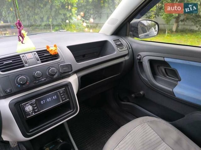 Синий Шкода Фабия, объемом двигателя 1.2 л и пробегом 240 тыс. км за 3200 $, фото 5 на Automoto.ua