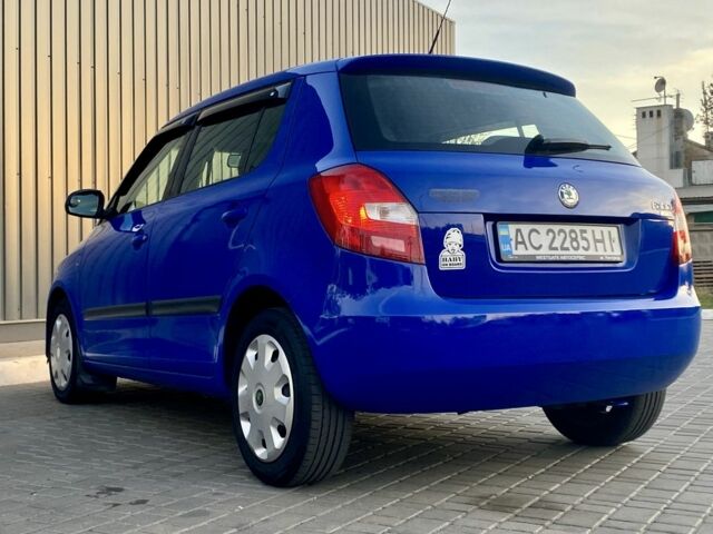 Синий Шкода Фабия, объемом двигателя 1.2 л и пробегом 225 тыс. км за 3300 $, фото 3 на Automoto.ua
