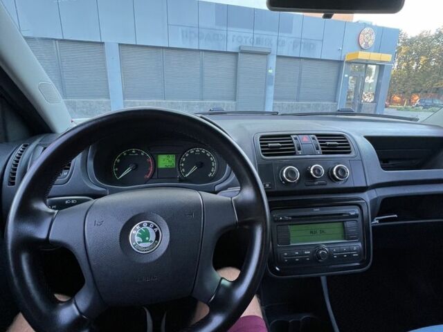 Синій Шкода Фабія, об'ємом двигуна 1.2 л та пробігом 155 тис. км за 4500 $, фото 7 на Automoto.ua