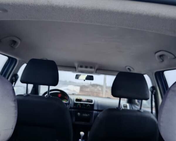 Синий Шкода Фабия, объемом двигателя 1.4 л и пробегом 195 тыс. км за 3750 $, фото 6 на Automoto.ua