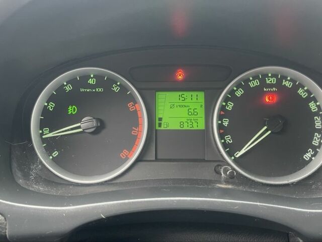 Синий Шкода Фабия, объемом двигателя 1.4 л и пробегом 230 тыс. км за 4400 $, фото 19 на Automoto.ua