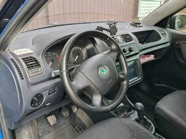 Синий Шкода Фабия, объемом двигателя 1.4 л и пробегом 220 тыс. км за 4900 $, фото 3 на Automoto.ua