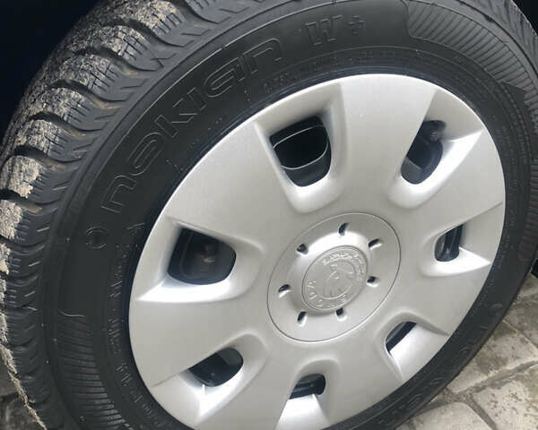 Синій Шкода Фабія, об'ємом двигуна 1.2 л та пробігом 2 тис. км за 8600 $, фото 8 на Automoto.ua