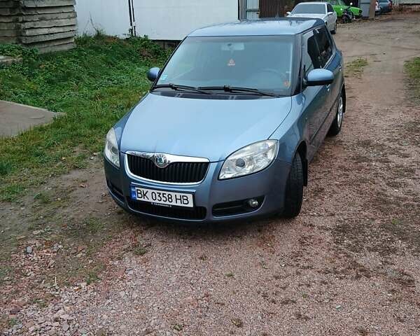 Синий Шкода Фабия, объемом двигателя 1.39 л и пробегом 176 тыс. км за 4200 $, фото 11 на Automoto.ua