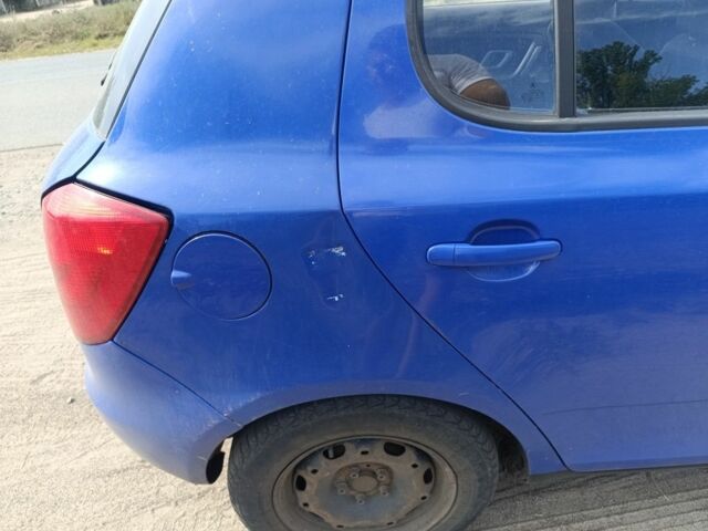 Синий Шкода Фабия, объемом двигателя 1.4 л и пробегом 600 тыс. км за 2500 $, фото 4 на Automoto.ua