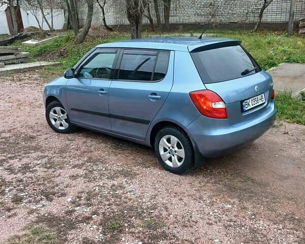 Синий Шкода Фабия, объемом двигателя 1.39 л и пробегом 176 тыс. км за 4200 $, фото 8 на Automoto.ua
