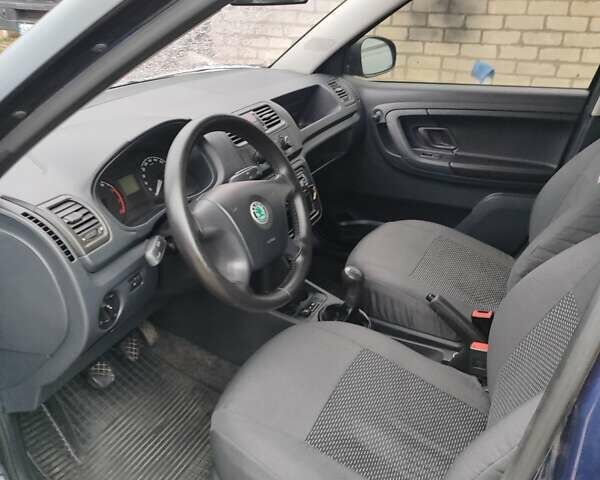 Синий Шкода Фабия, объемом двигателя 1.2 л и пробегом 138 тыс. км за 5200 $, фото 11 на Automoto.ua