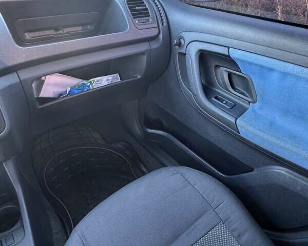 Шкода Фабия 2008 в Обухове на Automoto.ua Синий Шкода Фабия, объемом двигателя 1.2 л и пробегом 210 тыс. км за 3400 $, фото 9 на Automoto.ua