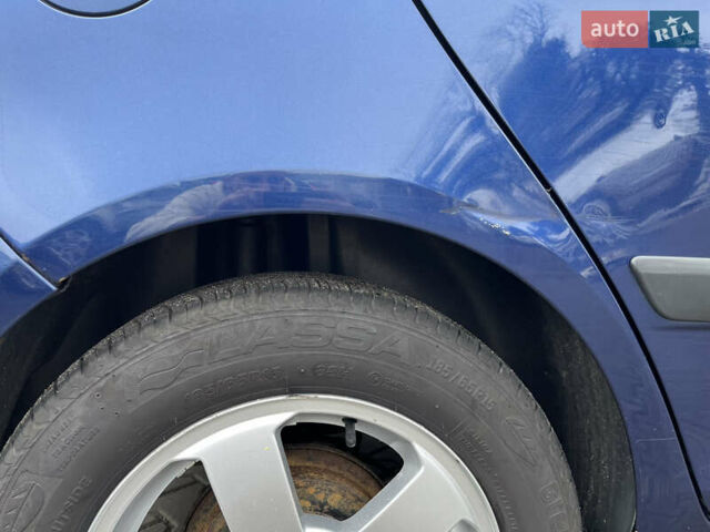 Синий Шкода Фабия, объемом двигателя 1.39 л и пробегом 280 тыс. км за 4800 $, фото 6 на Automoto.ua