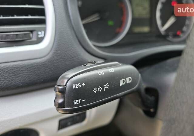 Синій Шкода Фабія, об'ємом двигуна 1.6 л та пробігом 100 тис. км за 7999 $, фото 44 на Automoto.ua
