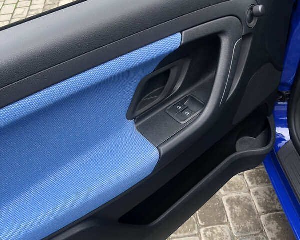 Синій Шкода Фабія, об'ємом двигуна 1.2 л та пробігом 2 тис. км за 8600 $, фото 12 на Automoto.ua