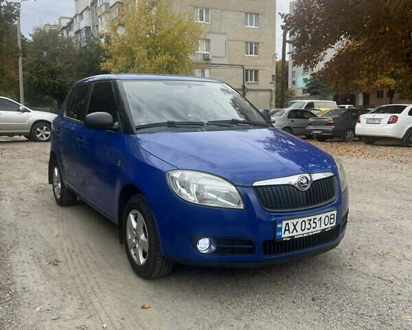 Синий Шкода Фабия, объемом двигателя 1.39 л и пробегом 222 тыс. км за 5200 $, фото 1 на Automoto.ua