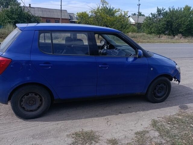 Синий Шкода Фабия, объемом двигателя 1.4 л и пробегом 600 тыс. км за 2500 $, фото 3 на Automoto.ua