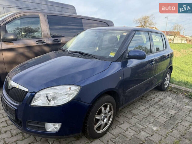Синий Шкода Фабия, объемом двигателя 1.6 л и пробегом 160 тыс. км за 5199 $, фото 2 на Automoto.ua