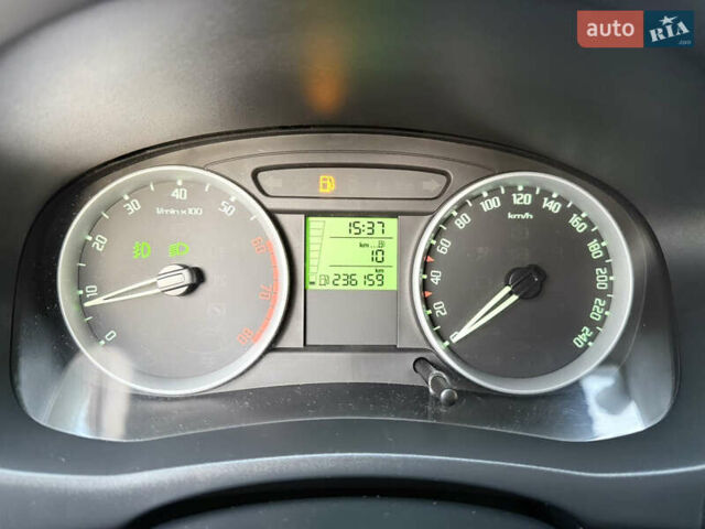 Синий Шкода Фабия, объемом двигателя 1.4 л и пробегом 236 тыс. км за 4900 $, фото 19 на Automoto.ua