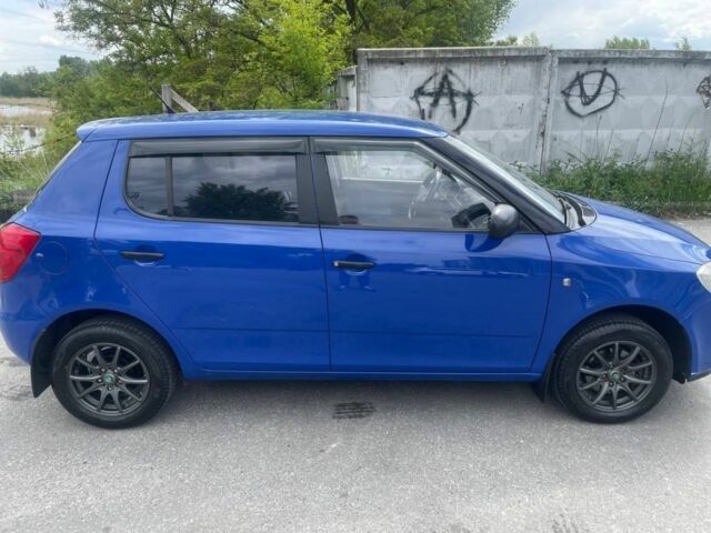 Синий Шкода Фабия, объемом двигателя 1.4 л и пробегом 280 тыс. км за 4600 $, фото 5 на Automoto.ua