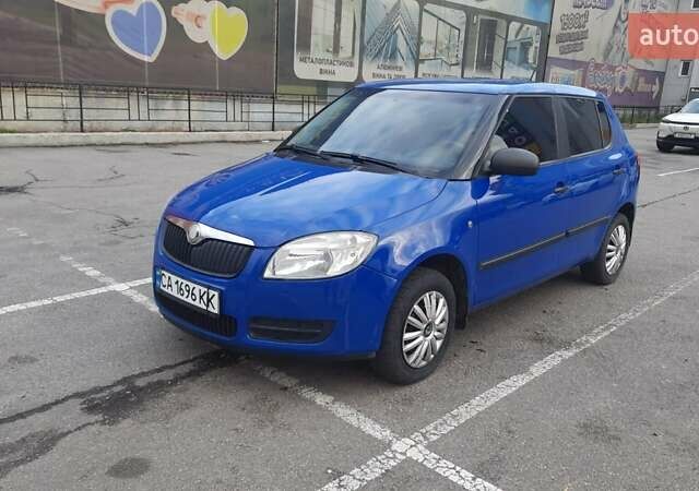 Синій Шкода Фабія, об'ємом двигуна 1.39 л та пробігом 196 тис. км за 4100 $, фото 9 на Automoto.ua