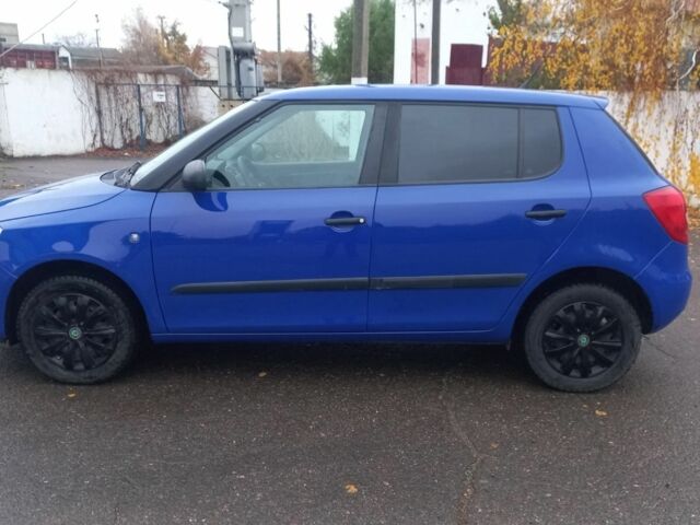 Синий Шкода Фабия, объемом двигателя 1.2 л и пробегом 188 тыс. км за 4500 $, фото 2 на Automoto.ua