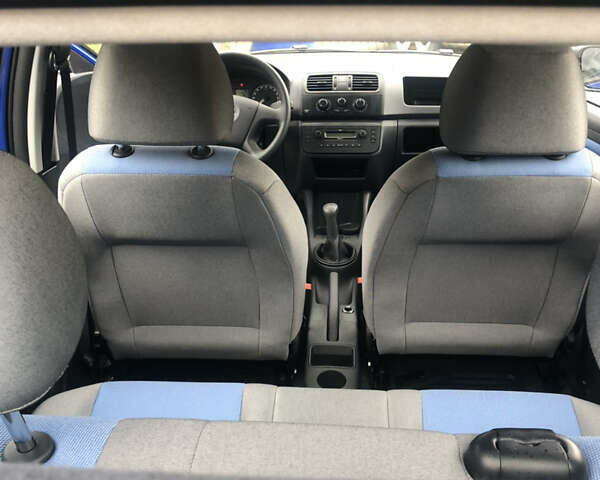 Синій Шкода Фабія, об'ємом двигуна 1.2 л та пробігом 2 тис. км за 8600 $, фото 32 на Automoto.ua