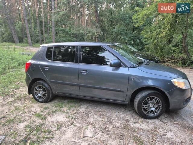 Синий Шкода Фабия, объемом двигателя 1.39 л и пробегом 225 тыс. км за 4700 $, фото 4 на Automoto.ua