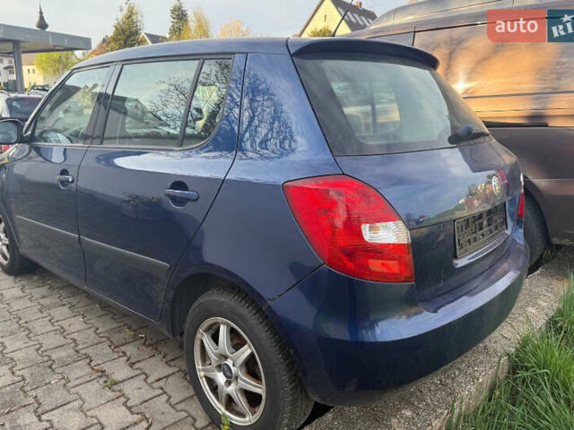 Синий Шкода Фабия, объемом двигателя 1.6 л и пробегом 160 тыс. км за 5199 $, фото 1 на Automoto.ua