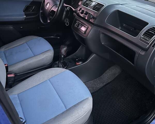 Синій Шкода Фабія, об'ємом двигуна 1.2 л та пробігом 250 тис. км за 2800 $, фото 6 на Automoto.ua