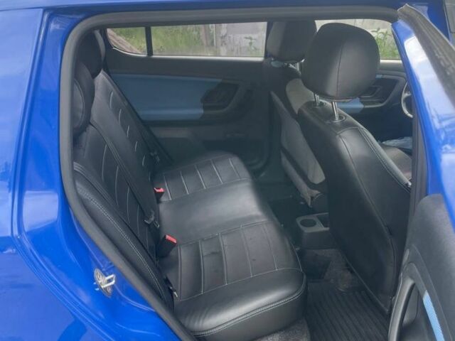 Синий Шкода Фабия, объемом двигателя 1.4 л и пробегом 280 тыс. км за 4600 $, фото 4 на Automoto.ua