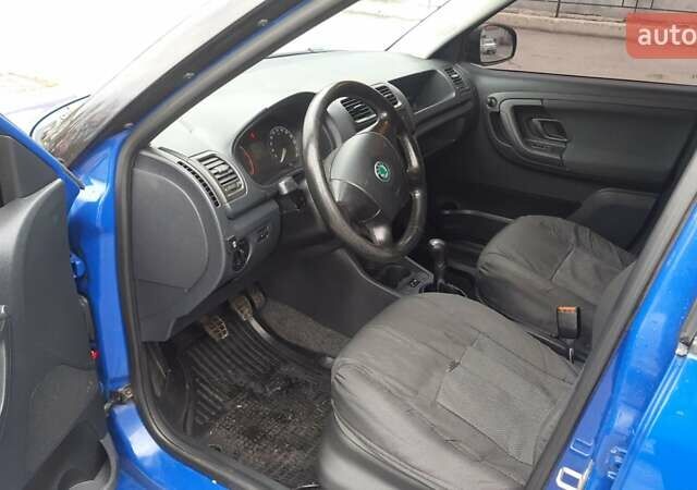 Синій Шкода Фабія, об'ємом двигуна 1.39 л та пробігом 196 тис. км за 4100 $, фото 4 на Automoto.ua