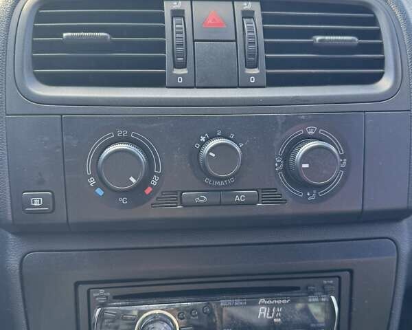 Шкода Фабия 2008 в Обухове на Automoto.ua Синий Шкода Фабия, объемом двигателя 1.2 л и пробегом 210 тыс. км за 3400 $, фото 6 на Automoto.ua