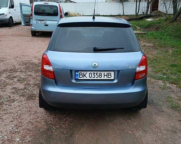 Синий Шкода Фабия, объемом двигателя 1.39 л и пробегом 176 тыс. км за 4200 $, фото 14 на Automoto.ua
