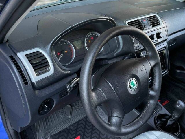 Синий Шкода Фабия, объемом двигателя 1.4 л и пробегом 200 тыс. км за 4699 $, фото 17 на Automoto.ua