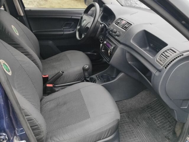 Синий Шкода Фабия, объемом двигателя 1.2 л и пробегом 138 тыс. км за 5200 $, фото 1 на Automoto.ua