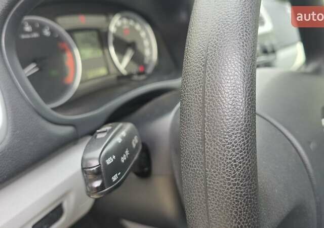 Синій Шкода Фабія, об'ємом двигуна 1.6 л та пробігом 100 тис. км за 7999 $, фото 43 на Automoto.ua