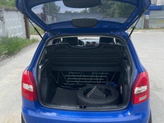 Синий Шкода Фабия, объемом двигателя 1.4 л и пробегом 280 тыс. км за 4600 $, фото 3 на Automoto.ua