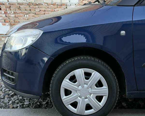 Синий Шкода Фабия, объемом двигателя 1.6 л и пробегом 238 тыс. км за 5500 $, фото 8 на Automoto.ua