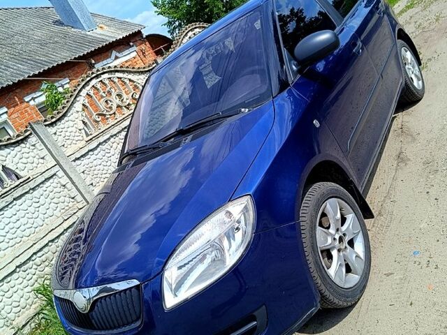 Синий Шкода Фабия, объемом двигателя 1.2 л и пробегом 136 тыс. км за 3900 $, фото 3 на Automoto.ua