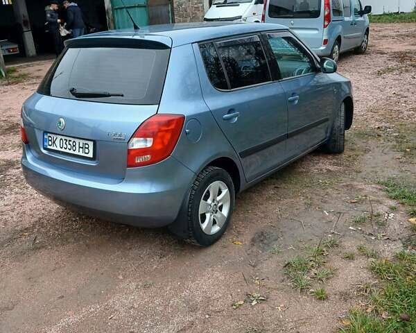 Синий Шкода Фабия, объемом двигателя 1.39 л и пробегом 176 тыс. км за 4200 $, фото 17 на Automoto.ua