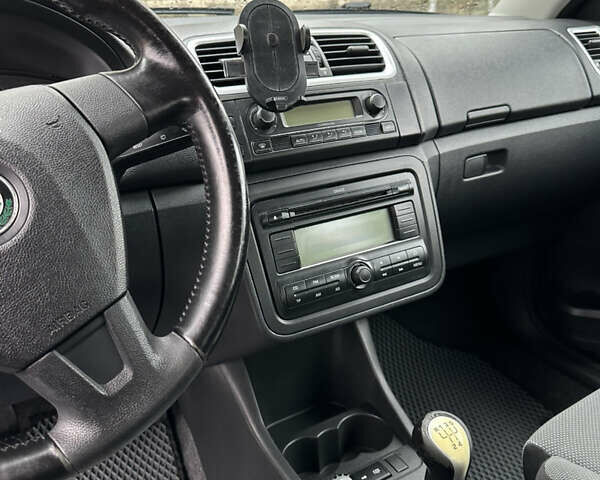 Синий Шкода Фабия, объемом двигателя 1.39 л и пробегом 280 тыс. км за 4800 $, фото 27 на Automoto.ua