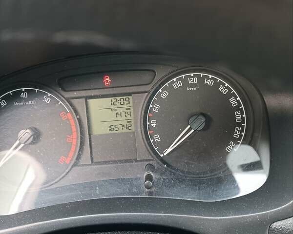 Синий Шкода Фабия, объемом двигателя 1.2 л и пробегом 160 тыс. км за 5500 $, фото 3 на Automoto.ua