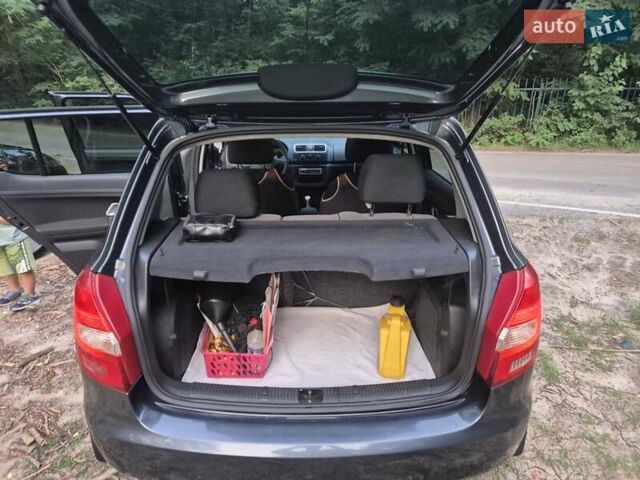 Синий Шкода Фабия, объемом двигателя 1.39 л и пробегом 225 тыс. км за 4700 $, фото 17 на Automoto.ua