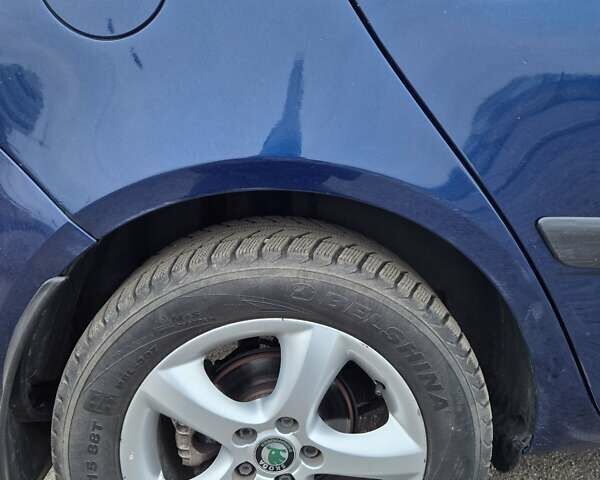 Синий Шкода Фабия, объемом двигателя 1.6 л и пробегом 144 тыс. км за 6999 $, фото 4 на Automoto.ua